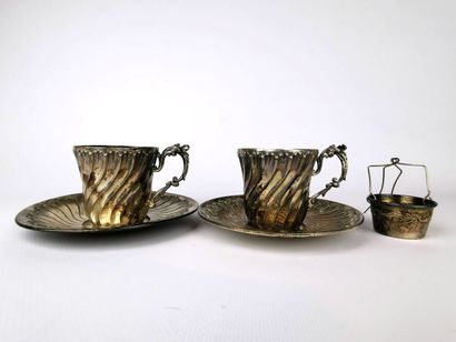 null Ensemble en argent comprenant une paire de tasses et leurs sous-tasses et un...