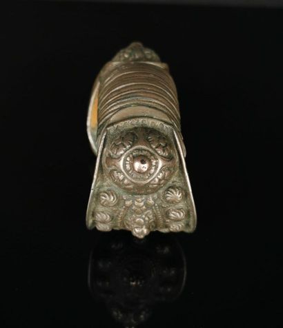 null Bracelet berbère à décor de godron en métal argenté.

L_ 8 cm