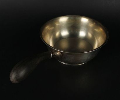 null DANEMARK. 

Casserole en argent, le manche en bois noirci. 

Poinçon : Trois...