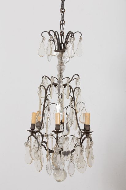 null Chandelier with pendants with six lights.

H_172 cm (with the chain) D_45 c...