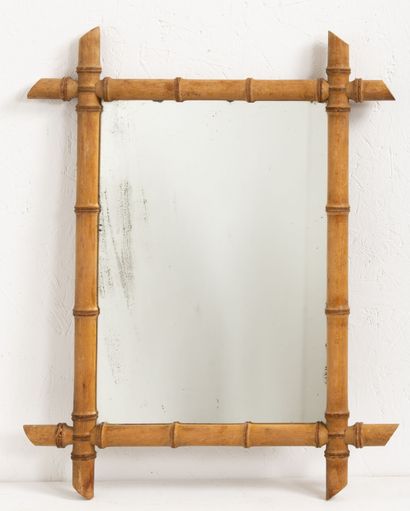 null Ensemble de cinq miroirs en bambou.

Circa 1900-1920.

H_36.5 cm à H_109 cm...