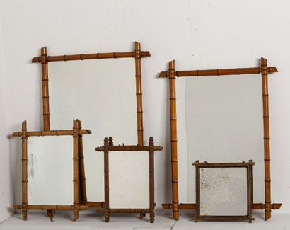 Ensemble de cinq miroirs en bambou.

Circa...