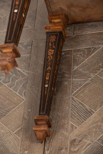 null Game table in veneer and jasmine marquetry. 

The feet sheaths.

Louis XIV style,...