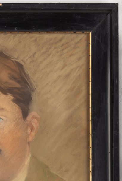 null Claude LE MAIRE, XXth century.

Portrait of a man.

Pastel on paper, signed...