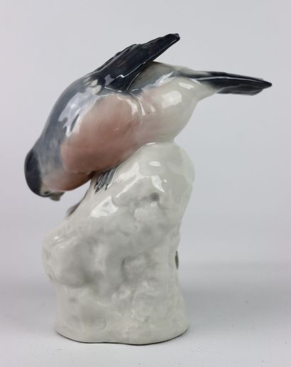 null Manufacture Karl ENS.

Sparrow in porcelain with polychrome glaze.

Mark on...
