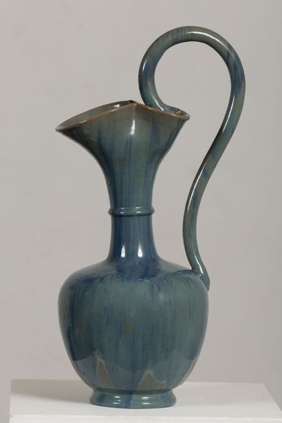 null Famille MASSIER à Vallauris.

Vase à l'étrusque en céramique à couverte bleue.

Non...