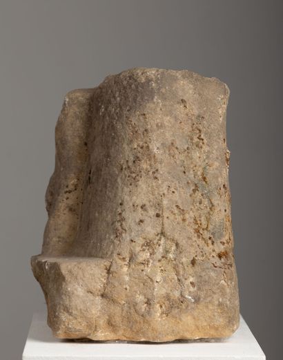 null 
Base of a marble statue, probably Roman.




H_ 33 cm



All the stones, sculptures...