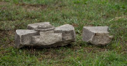 null Cross in old stone.

H_66 cm L_50 cm D_18 cm, accidents.

This lot does not...