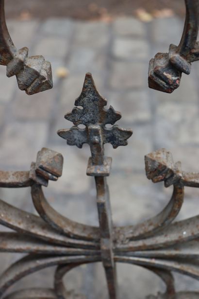 null Grilles de balustrade d'autel d'église en fer forgé.

H_78,5 cm L_160 cm

H_67...