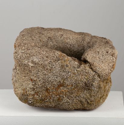 null 
Stone basin, old




H_23 cm W_40 cm D_32 cm



All the stones, sculptures...