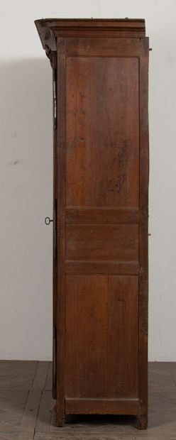 null Oak wedding wardrobe, opening with two leaves. 

Normandy, early 19th century.

H_213...