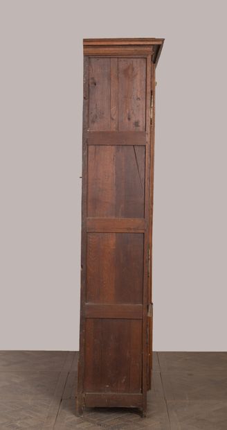 null Oak cabinet opening with two large doors and two smaller ones in the lower part....