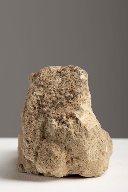 null 
Three elements in stone.




Roman and XVIIth century.




H_15 cm. 




H_11...
