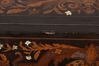 null Game table in veneer and jasmine marquetry. 

The feet sheaths.

Louis XIV style,...