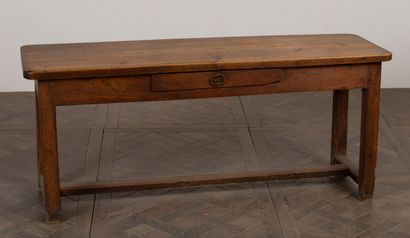 null Oak farm table opening to a drawer in belt. 

The feet joined by a strut.

Eighteenth...