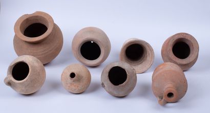 null 
Ensemble de poteries et fragments de poteries antiques. 




L(max)_20.5 cm.



L’ensemble...