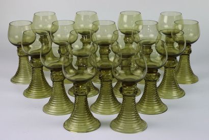 null Suite of eighteen white wine glasses in Rhine valley crystal.

End of the XIXth...