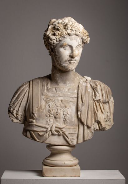  Important buste en marbre figurant un empereur romain. 
XVIIème-XVIIIème siècle....