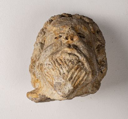 null 
Head of man in carved stone.




Probably from the Gallo-Roman period.




L_...