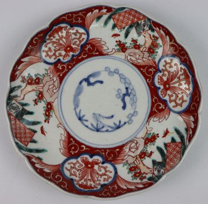 null JAPAN, Imari.

Four plates and a dish in porcelain with red and blue polychrome...