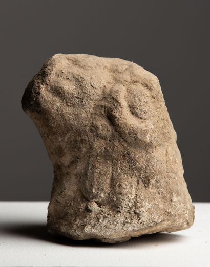 null 
Head of beehive in stone.




Roman or gothic period.




H_14 cm L_11,5 cm.



All...