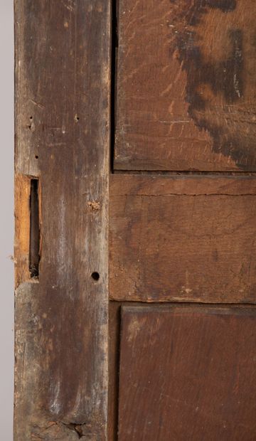 null Armoire de boiserie en chêne ouvrant par deux grands vantaux et deux plus petits...