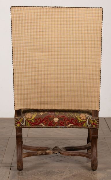 null Armchair with high back.

Partly Louis XIV period.

H_121,5 cm W_64,5 cm D_75...