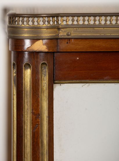null Mahogany and mahogany veneer showcase, with fluted uprights and brass curls.

Louis...