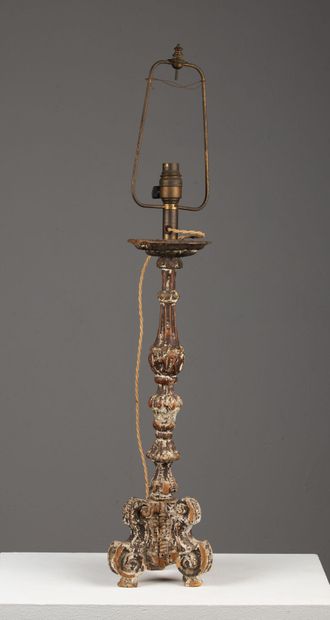 null Pique-cierge in carved wood and stucco.

The shaft is ringed, the tripod base...