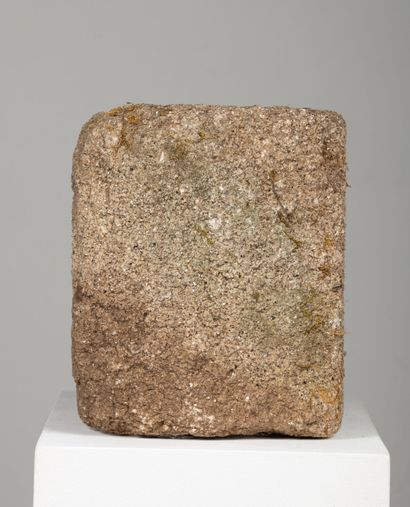 null 
Base decorated with a stone head.




Roman art




H_29 cm W_42 cm D_23 cm



All...