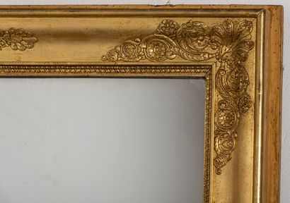 null Miroir de trumeau en bois et stuc doré à décor de palmettes.

Epoque Restauration.

H_157...