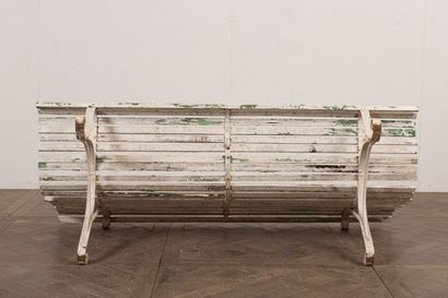 null Pair of iron and lacquered wood benches.

Around 1900.

H_80 cm W_170 cm D_63...