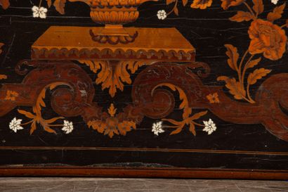 null Game table in veneer and jasmine marquetry. 

The feet sheaths.

Louis XIV style,...