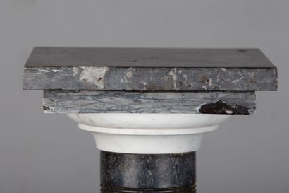 null Column in grey and white veined marble.

End of the XIXth century.

H_111,5...