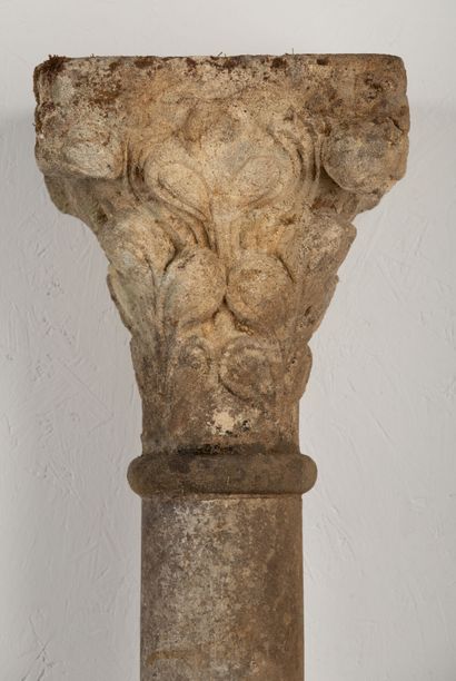 null 
Capital in limestone.




XIIIth century.




It rests on an ancient column.




H_111...