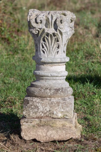 null Element of a capital decorated with acanthus leaves.

XI-XIIth century.

H_85...