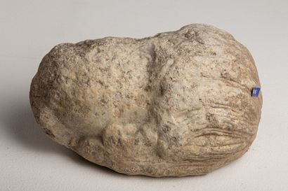 null 
Head of man in marble.




Gallo-Roman period.




H_ 23 cm L_14,5 cm



All...