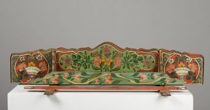 null Hanging shelf in polychrome wood with floral decoration.

Algeria, around 1900.

H_41...