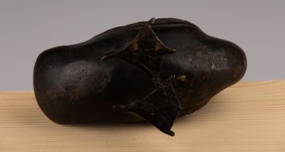 null CHINE.

Canard formant brûle-parfum en bronze à patine brune. 

XVIIème siècle.

H_13,5...