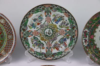 null CHINA, Canton.

Set of six porcelain plates with polychrome decoration of palace...