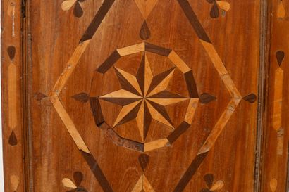 null Cupboard in marquetry of fruitwood, with geometrical decorations.

It opens...