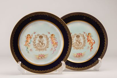 null SEVRES, in the taste of.

Pair of porcelain plates decorated with love.

Apocryphal...