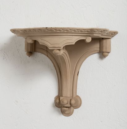 null Console d'applique en bois laqué blanc. 

Le plateau chantourné, le piètement...