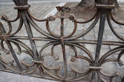 null Grilles de balustrade d'autel d'église en fer forgé.

H_78,5 cm L_160 cm

H_67...