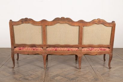 null Sofa with ears in molded and carved wood.

Louis XV period.

Stamped fabric...
