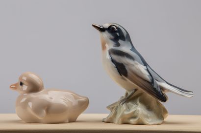 null BING & GRONDAHL.

Bird and duckling in polychrome porcelain. 

Marked on the...