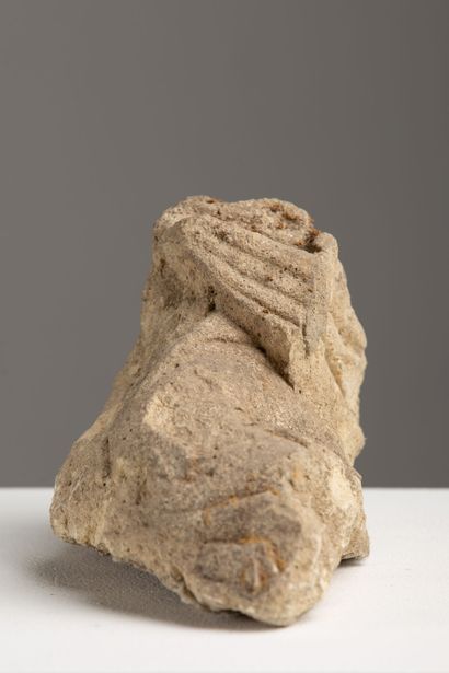 null 
Three elements in stone.




Roman and XVIIth century.




H_15 cm. 




H_11...