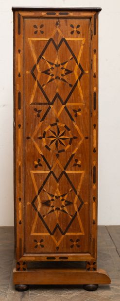 null Cupboard in marquetry of fruitwood, with geometrical decorations.

It opens...