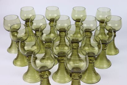null Suite of eighteen white wine glasses in Rhine valley crystal.

End of the XIXth...
