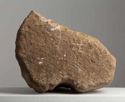 null 
Élément de chapiteau en pierre, probablement gothique 




H_27.5 cm L_40 cm...